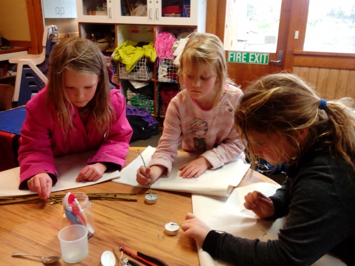 Tamariki School: Working together with friends.